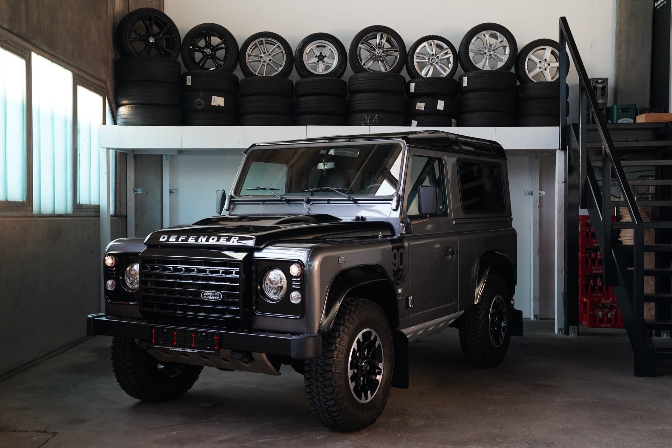 Land-Rover Defender 90 Adventure Final Edition